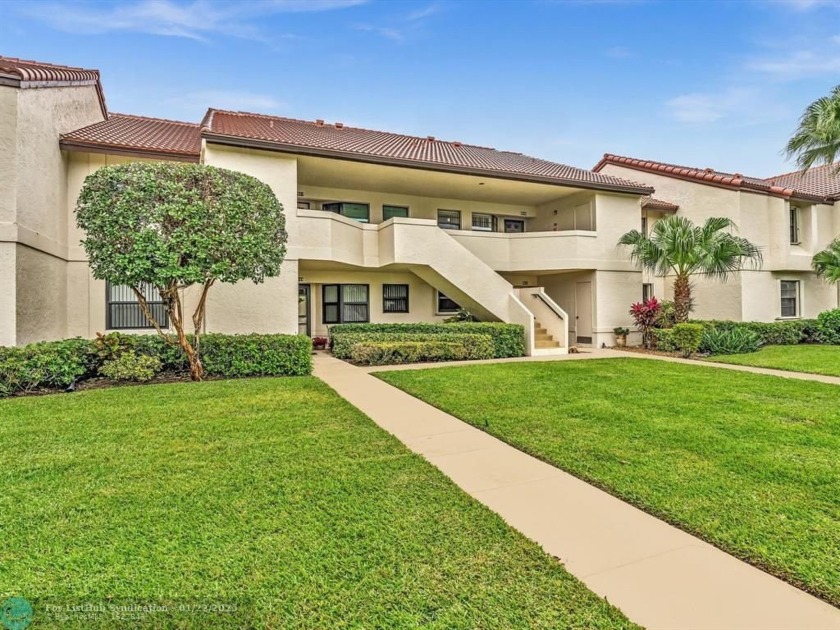 Serene 2nd Floor, Lakefront 2/2 w/vaulted ceilings & a split - Beach Condo for sale in Boynton Beach, Florida on Beachhouse.com