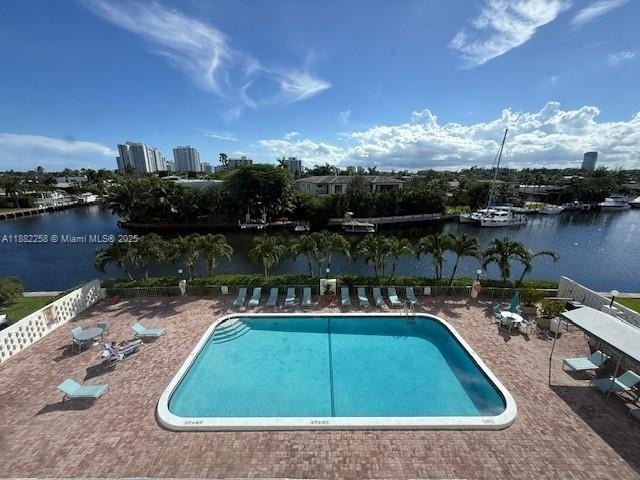 Beautiful renovated & spacious 2BR/2BA condo featuring a modern - Beach Condo for sale in Hallandale Beach, Florida on Beachhouse.com