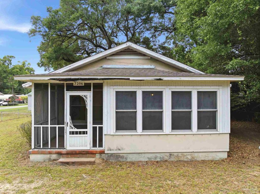 Investor Special in West Pensacola! Located on W. Jackson Street - Beach Home for sale in Pensacola, Florida on Beachhouse.com