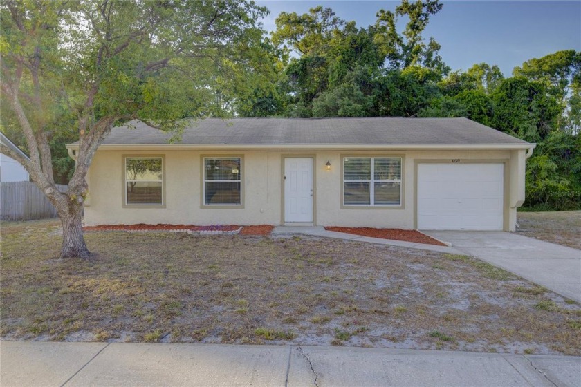 This well-maintained home features a spacious and versatile - Beach Home for sale in New Port Richey, Florida on Beachhouse.com