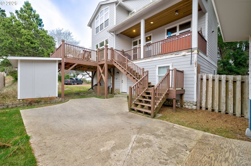 Coastal tri-level home with peekaboo ocean views located just - Beach Home for sale in Ocean Park, Washington on Beachhouse.com