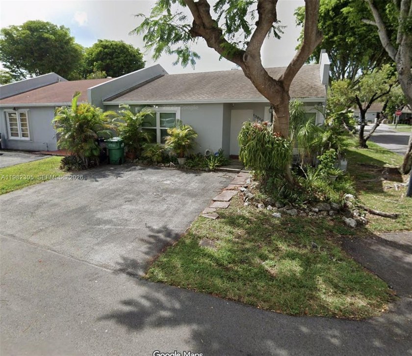 Great opportunity to own a townhouse in a desirable - Beach Townhome/Townhouse for sale in Miami, Florida on Beachhouse.com