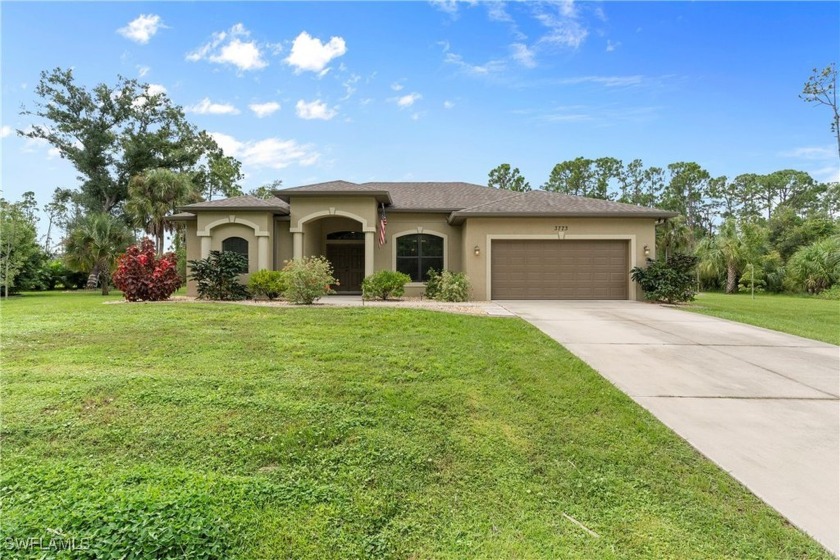 A FULLY FURNISHED popular Ashwood 1 model home with a split - Beach Home for sale in North Port, Florida on Beachhouse.com