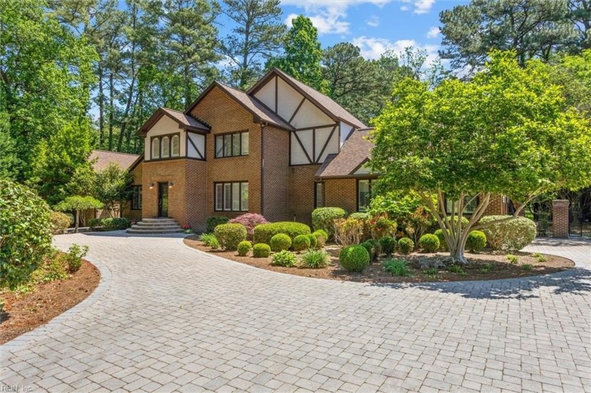 Welcome to luxurious living in Redwood Farms, Little Neck. This - Beach Home for sale in Virginia Beach, Virginia on Beachhouse.com