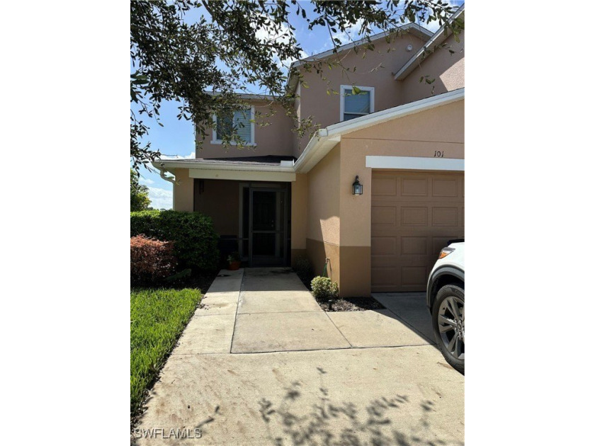 Dreaming of the perfect home? Look no further! This beautiful 2 - Beach Townhome/Townhouse for sale in North Fort Myers, Florida on Beachhouse.com