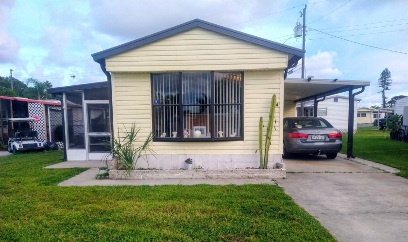 Affordable Sarasota Living - Minutes to the Gulf!  Step into - Beach Home for sale in Sarasota, Florida on Beachhouse.com