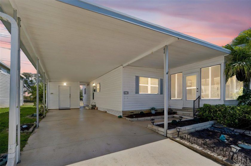 NO LOT RENT + PET FRIENDLY! Small Dog or Cat Allowed (Under 15 - Beach Home for sale in Palm Harbor, Florida on Beachhouse.com