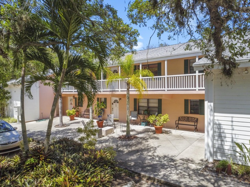 AWESOME LOCATION! WALK TO BEACHES, CLOSE TO SHOPPING AT MIRACLE - Beach Condo for sale in Vero Beach, Florida on Beachhouse.com