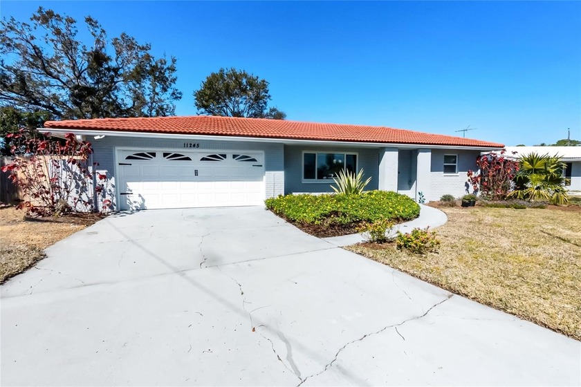 Welcome to 11245 69th Avenue in desirable Seminole, Florida--a - Beach Home for sale in Seminole, Florida on Beachhouse.com