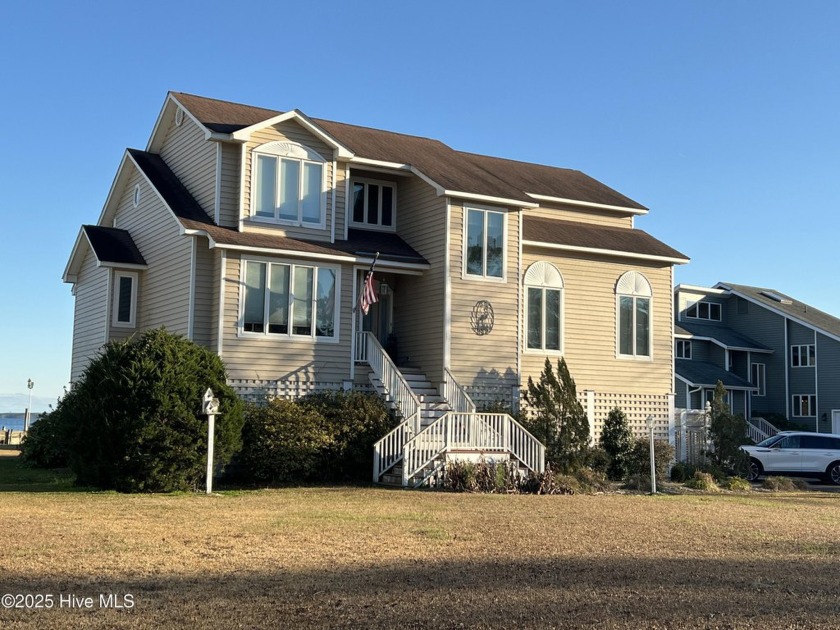 3 BED 3.5 BATH WATERFRONT HOME WITH LOTS OF EXTRAS IN THE TOWN - Beach Home for sale in Belhaven, North Carolina on Beachhouse.com