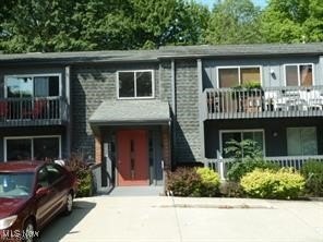 This inviting 3 bedroom 2 bath condo in Lorain offers a - Beach Condo for sale in Lorain, Ohio on Beachhouse.com
