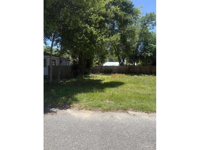 Great price for a buildable residential lot! Located in an area - Beach Lot for sale in Pensacola, Florida on Beachhouse.com