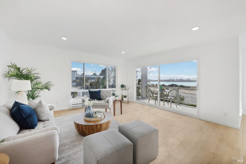 Welcome to this dreamy home in the desirable Watergate - Beach Condo for sale in Emeryville, California on Beachhouse.com