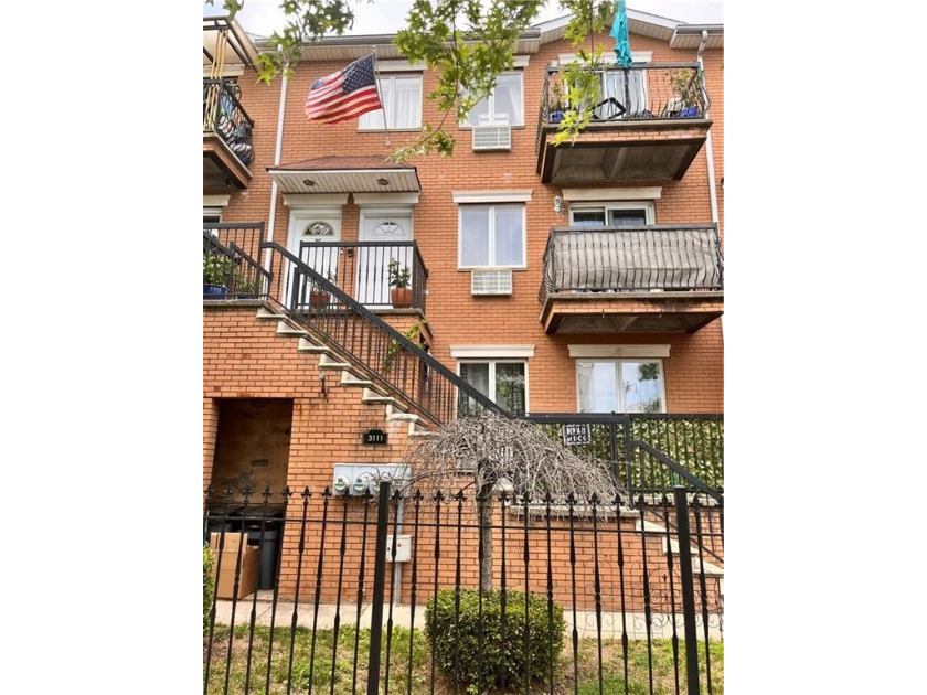 New to market, spacious and sunny 2-bedroom, 2 full bathrooms - Beach Condo for sale in Brooklyn, New York on Beachhouse.com