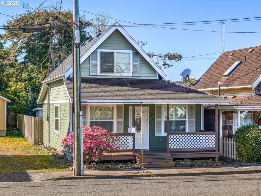 Escape to this Seaside cottage getaway! Built in 1910 and - Beach Home for sale in Seaside, Oregon on Beachhouse.com