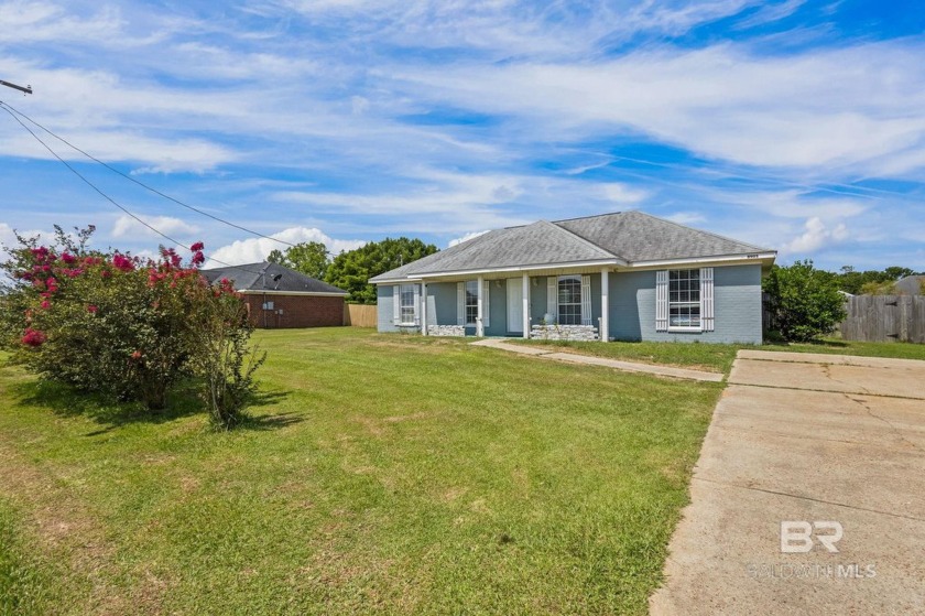 Charming 3 bedroom, 2 bath traditional home sold As-Is and - Beach Home for sale in Foley, Alabama on Beachhouse.com