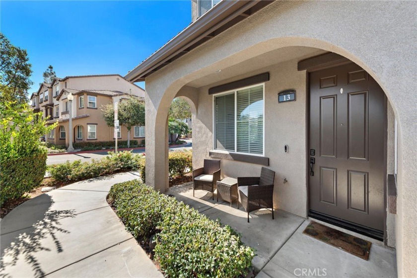 Prime corner location in desirable Tesoro Trails newer built in - Beach Condo for sale in Rancho Santa Margarita, California on Beachhouse.com