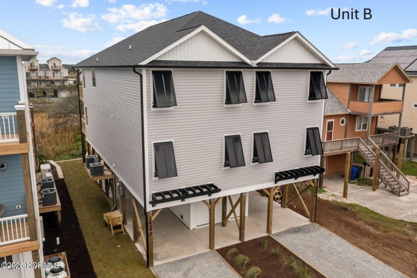 Beautiful NEW CONSTRUCTION beach home! This three bedroom, three - Beach Townhome/Townhouse for sale in Surf City, North Carolina on Beachhouse.com