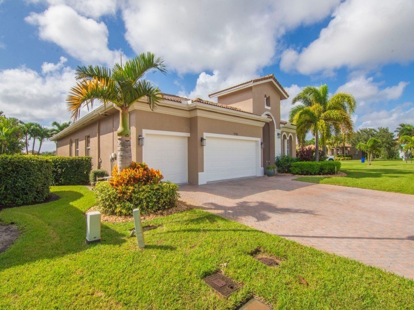 MOVE IN READY 4 bedroom, 3 bathroom lakefront home in desirable - Beach Home for sale in Vero Beach, Florida on Beachhouse.com