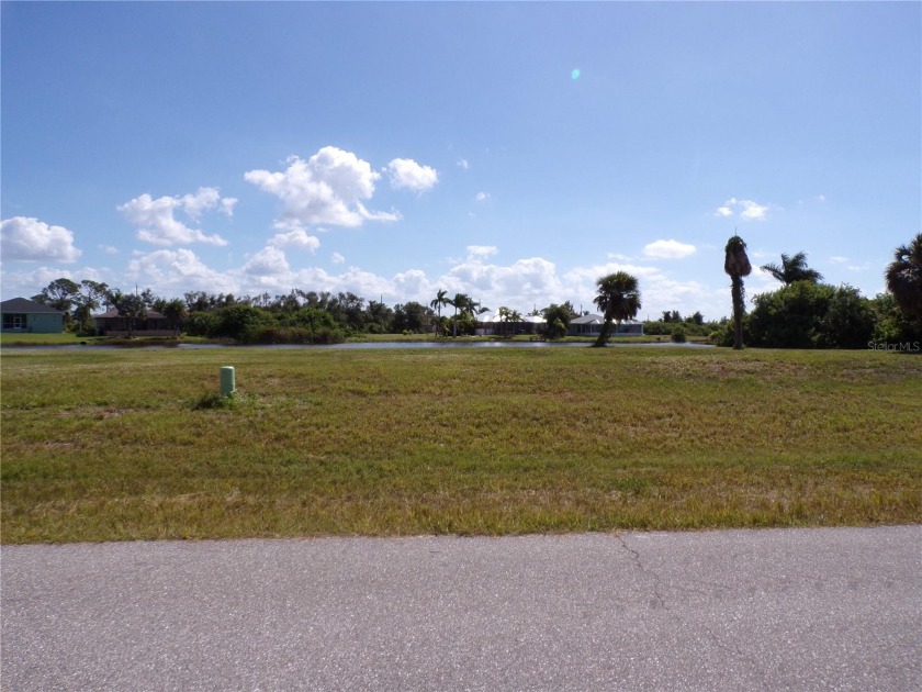 This lot and the adjoining 2 parcels are being offered as a 3 - Beach Lot for sale in Rotonda West, Florida on Beachhouse.com
