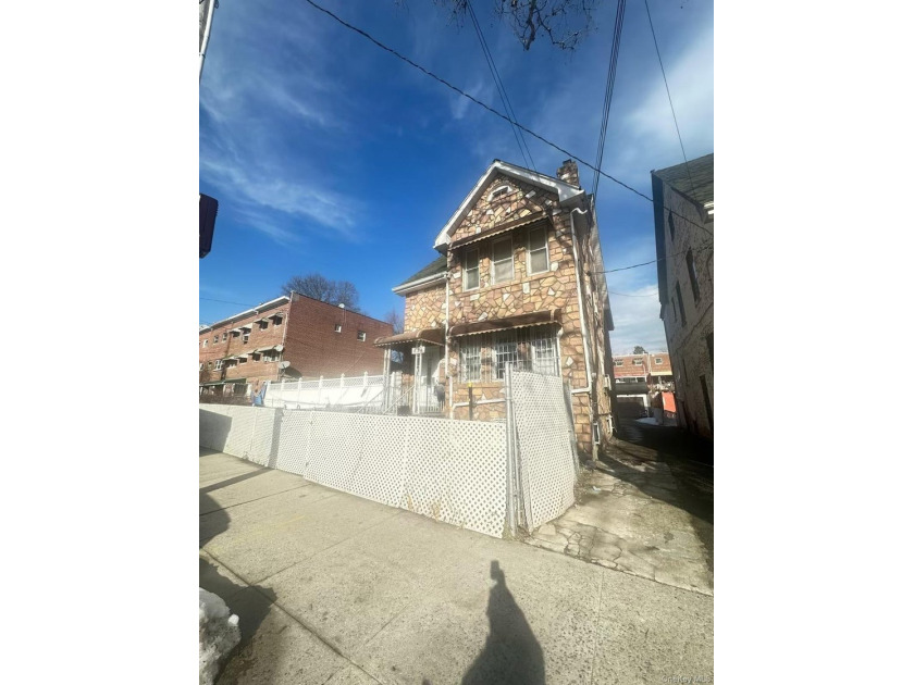 Welcome to 434 Torry Avenue, a well-maintained multi-family home - Beach Home for sale in Bronx, New York on Beachhouse.com