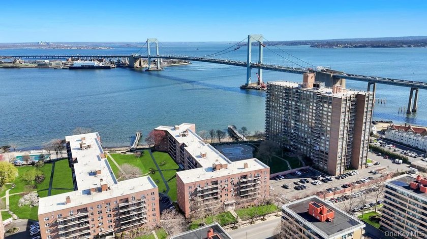Welcome to 162-41 Powell's Cove Boulevard, Apt 2J. A beautifully - Beach Home for sale in Beechhurst, New York on Beachhouse.com