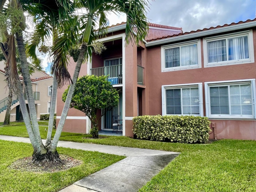 Beautiful bright and spacious 3/2 corner condo on 2nd floor with - Beach Condo for sale in Lake Worth, Florida on Beachhouse.com