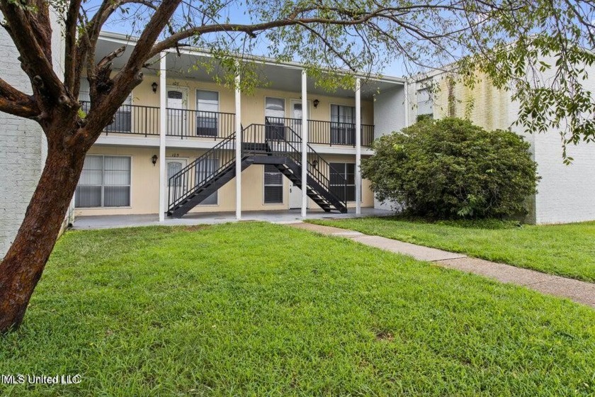 Discover coastal living at its finest with this charming 3 bed - Beach Condo for sale in Ocean Springs, Mississippi on Beachhouse.com