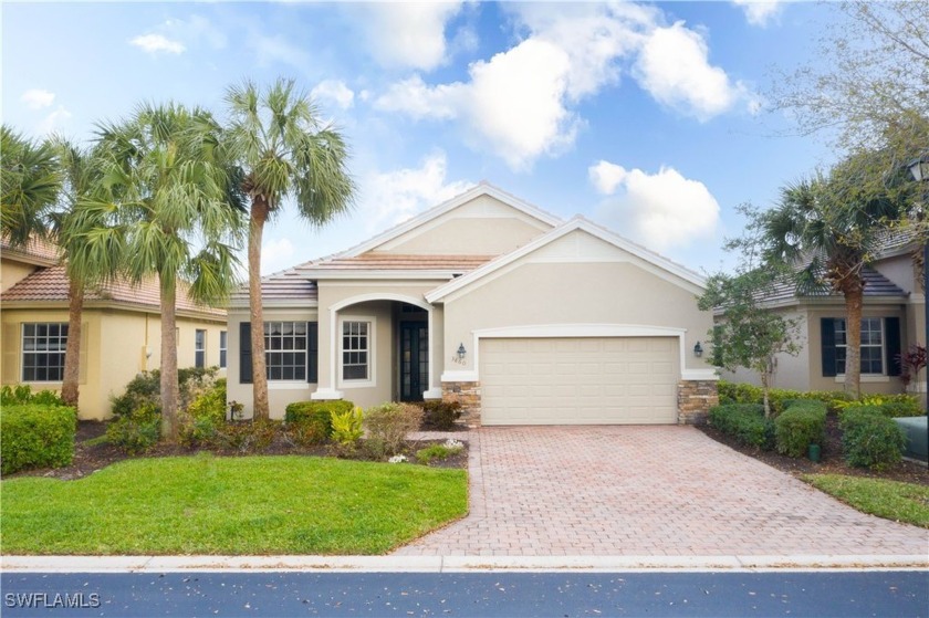 TURNKEY. NEW ROOF, NEWER POOL HEATER, EXTERIOR REPAINTED, AND - Beach Home for sale in Fort Myers, Florida on Beachhouse.com