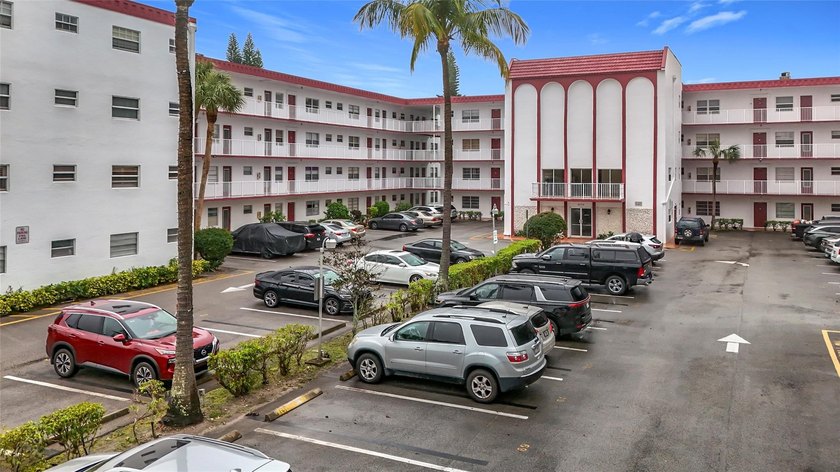 Step inside to discover an updated kitchen with modern finishes - Beach Condo for sale in Lauderdale Lakes, Florida on Beachhouse.com
