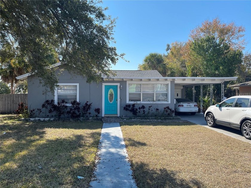 Short Sale. Investor Special. Property can be utilized as a - Beach Home for sale in St. Petersburg, Florida on Beachhouse.com