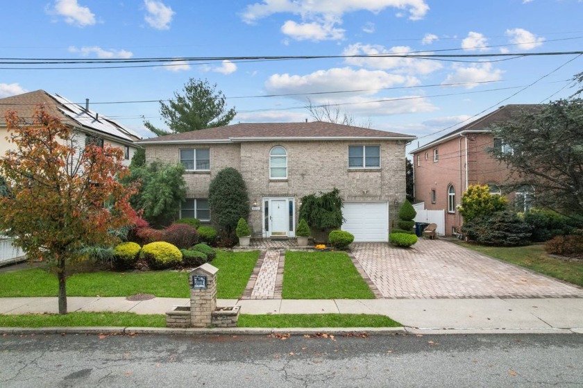 This LEGAL TWO-FAMILY HOME is perfectly situated on a spacious - Beach Home for sale in Staten Island, New York on Beachhouse.com