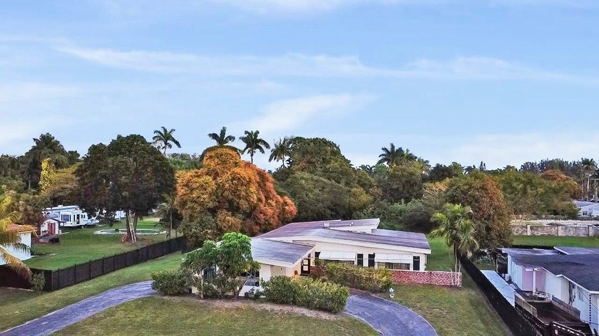Welcome to Paradise. Huge, oversized lot in Biscayne Gardens - Beach Home for sale in Miami, Florida on Beachhouse.com