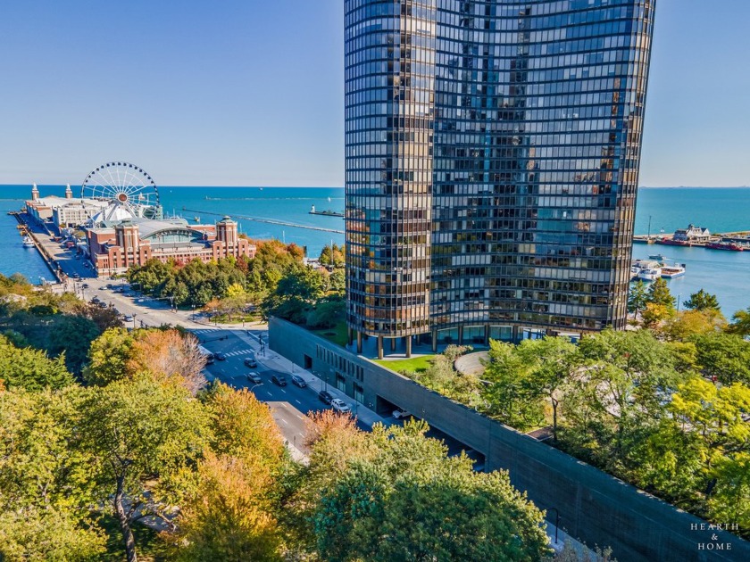 Drink in these sumptuous views of Lake Michigan and downtown - Beach Home for sale in Chicago, Illinois on Beachhouse.com