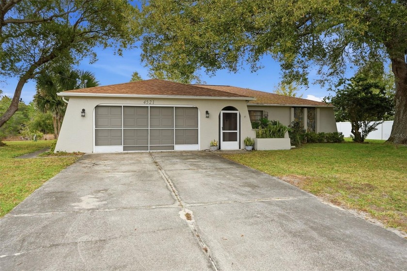 Welcome home to this beautiful, move-in-ready 3-bedroom pool - Beach Home for sale in Spring Hill, Florida on Beachhouse.com