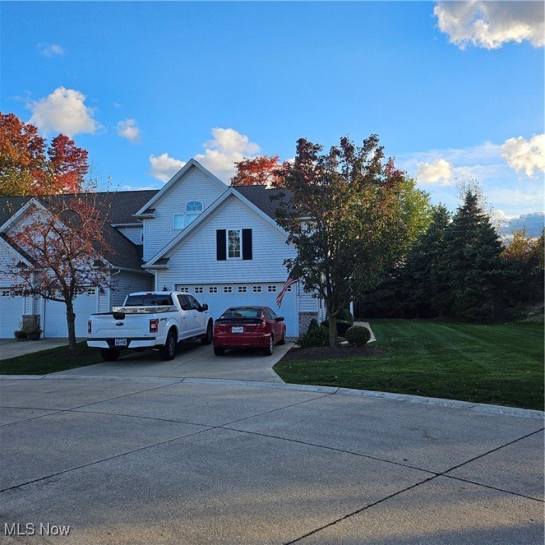 Welcome to AVON LAKE, OH. This Townhome is one of a kind with - Beach Condo for sale in Avon Lake, Ohio on Beachhouse.com