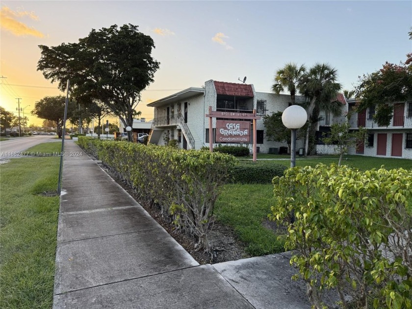 Casa Granada Condominium. First floor unit. Renovated. Granite - Beach Condo for sale in Palmetto Bay, Florida on Beachhouse.com