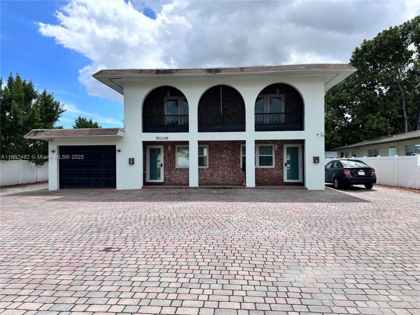 Excellent investment opportunity! This multifamily property - Beach Townhome/Townhouse for sale in Dania, Florida on Beachhouse.com