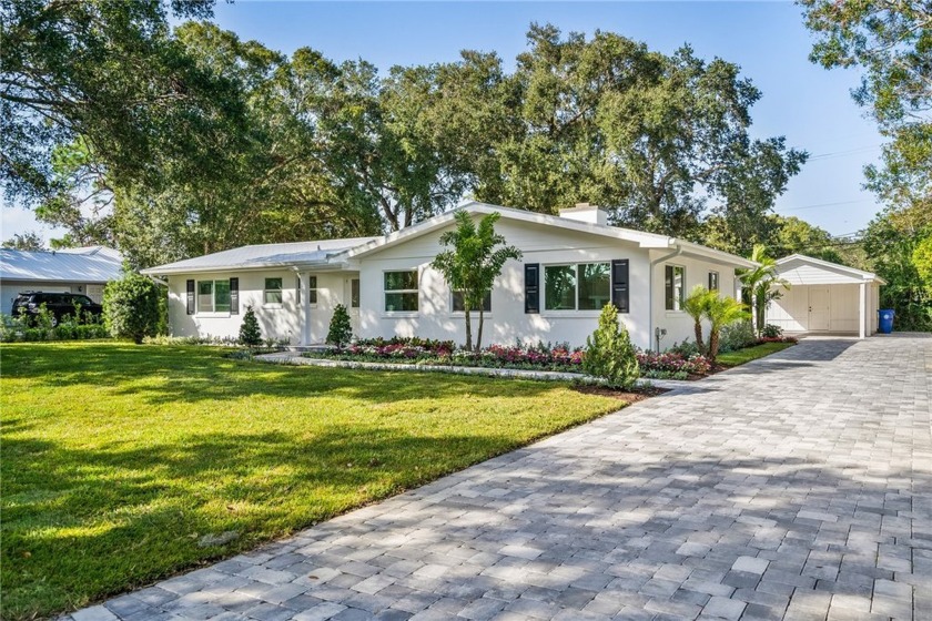 Move right in--no updates needed! This is the ultimate - Beach Home for sale in Vero Beach, Florida on Beachhouse.com