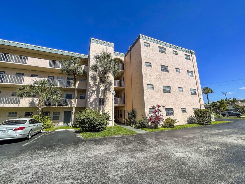 Spacious 2BD/2BA condo in the 55+ Oakland Estates community! - Beach Condo for sale in Lauderdale Lakes, Florida on Beachhouse.com