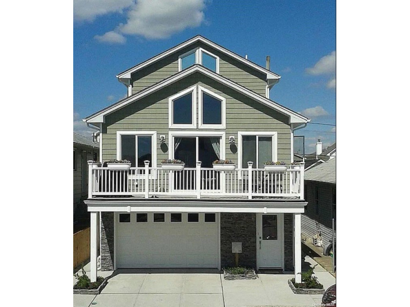 Discover your dream home in this beautifully designed 3-bedroom - Beach Home for sale in Long Beach, New York on Beachhouse.com