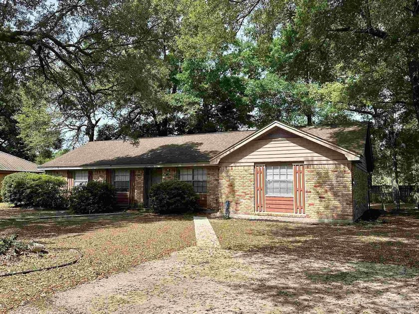 Great opportunity for an investor to grab this mostly brick - Beach Home for sale in Milton, Florida on Beachhouse.com