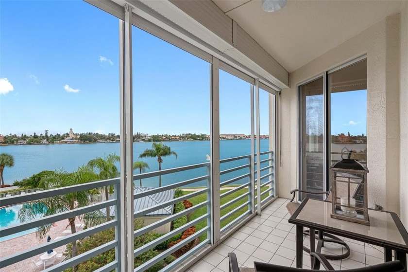 Welcome to this beautiful 2 BR/2 BA updated condo in the - Beach Condo for sale in South Pasadena, Florida on Beachhouse.com