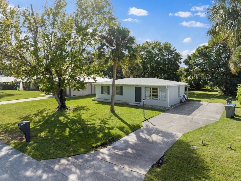 This is cozy home has CBS construction, giving it a solid and - Beach Home for sale in Vero Beach, Florida on Beachhouse.com