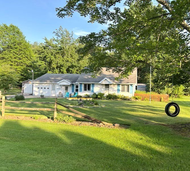 Well Cared for Cottage Style Home Located 1/2 Mile from Avonia - Beach Home for sale in Fairview, Pennsylvania on Beachhouse.com