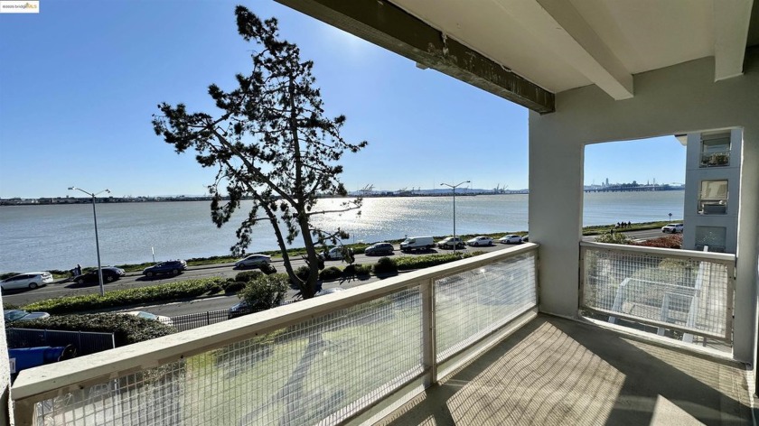 Seize the opportunity to become the Owner of this corner unit - Beach Condo for sale in Emeryville, California on Beachhouse.com