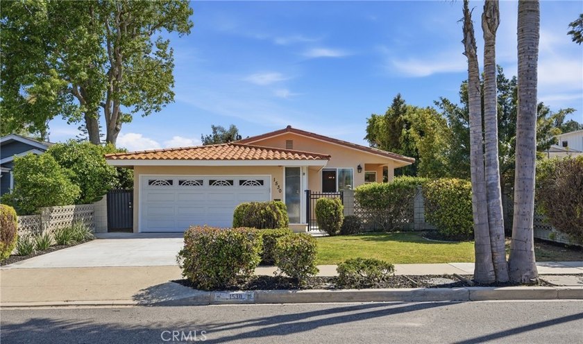 This tastefully updated single-level Roth home offers 3 bedrooms - Beach Home for sale in Manhattan Beach, California on Beachhouse.com