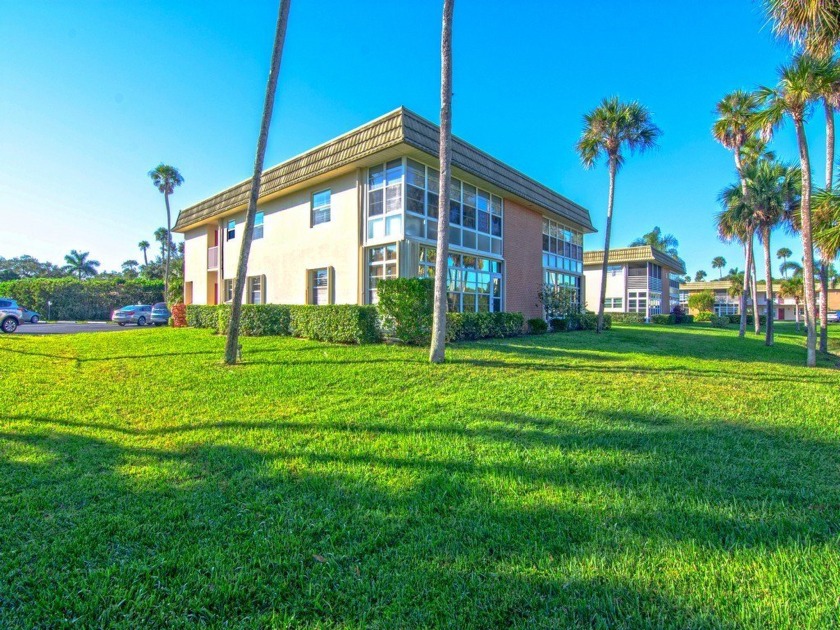 Expansive scenic views of the golf course, lakes and abundant - Beach Home for sale in Vero Beach, Florida on Beachhouse.com