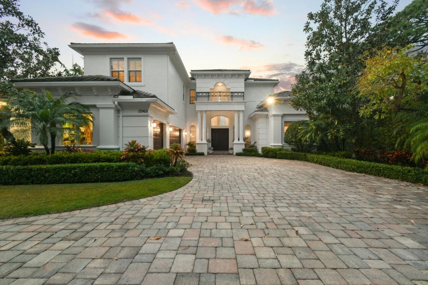 Motivated seller, bring all offers!Stunning waterfront estate - Beach Home for sale in North Palm Beach, Florida on Beachhouse.com
