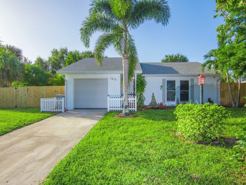 Amazing Home with Pool. Offer 3 Bedrooms and 2 Bathroom. Large - Beach Home for sale in Vero Beach, Florida on Beachhouse.com